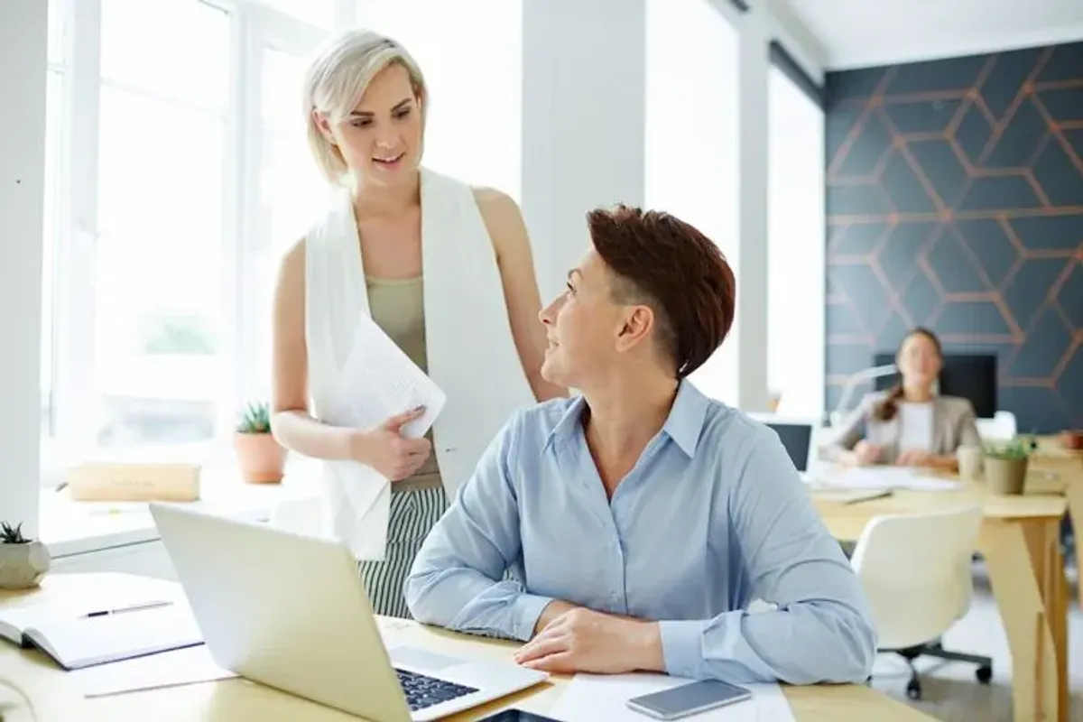 17 Realistic Performance Review Examples for Meaningful Feedback